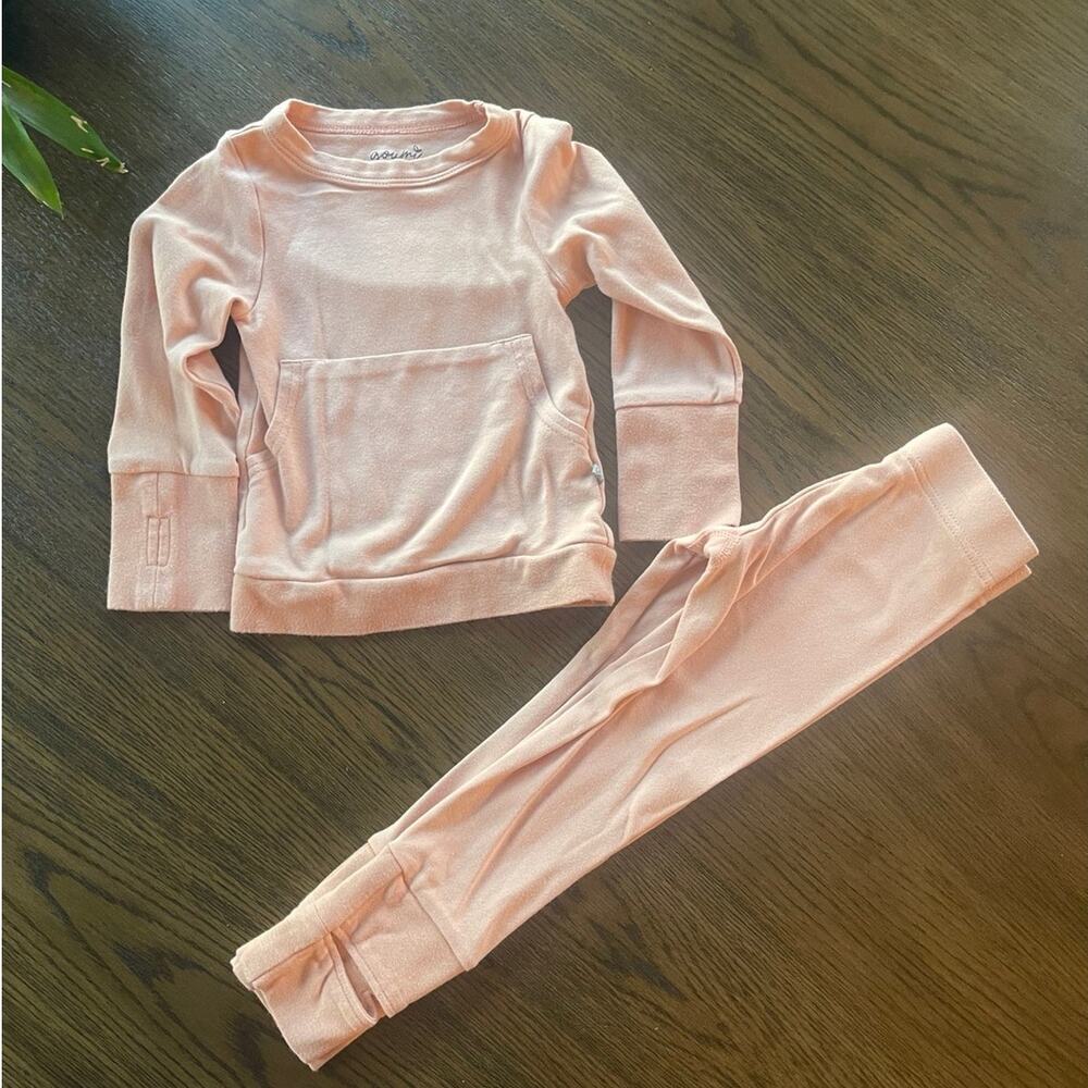 Goumi Kids Bamboo/Cotton Jogger Pajama Set in Light Peach (2T)